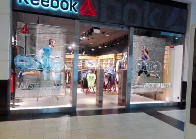 Witryny i ekspozycja Instore dla Reebok